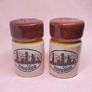 Set Of Chicago Skyline Vintage Souvenir Ceramic Salt and Pepper Shakers